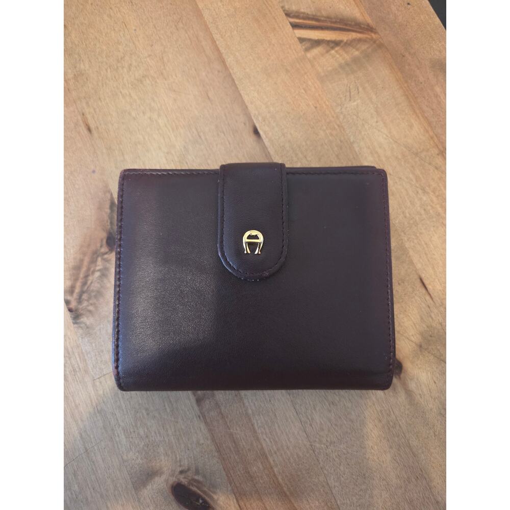Vintage Etienne Aigner Bi-Fold Leather Wallet Oxblood Mahogany Gold Logo